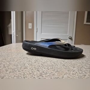 OOFOS Women's Black and Blue Sandals